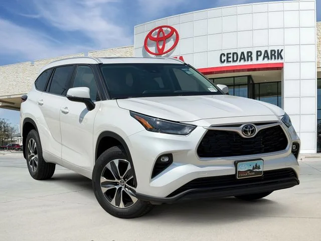 New 2026 Wind Chill Pearl Toyota XLE image 1