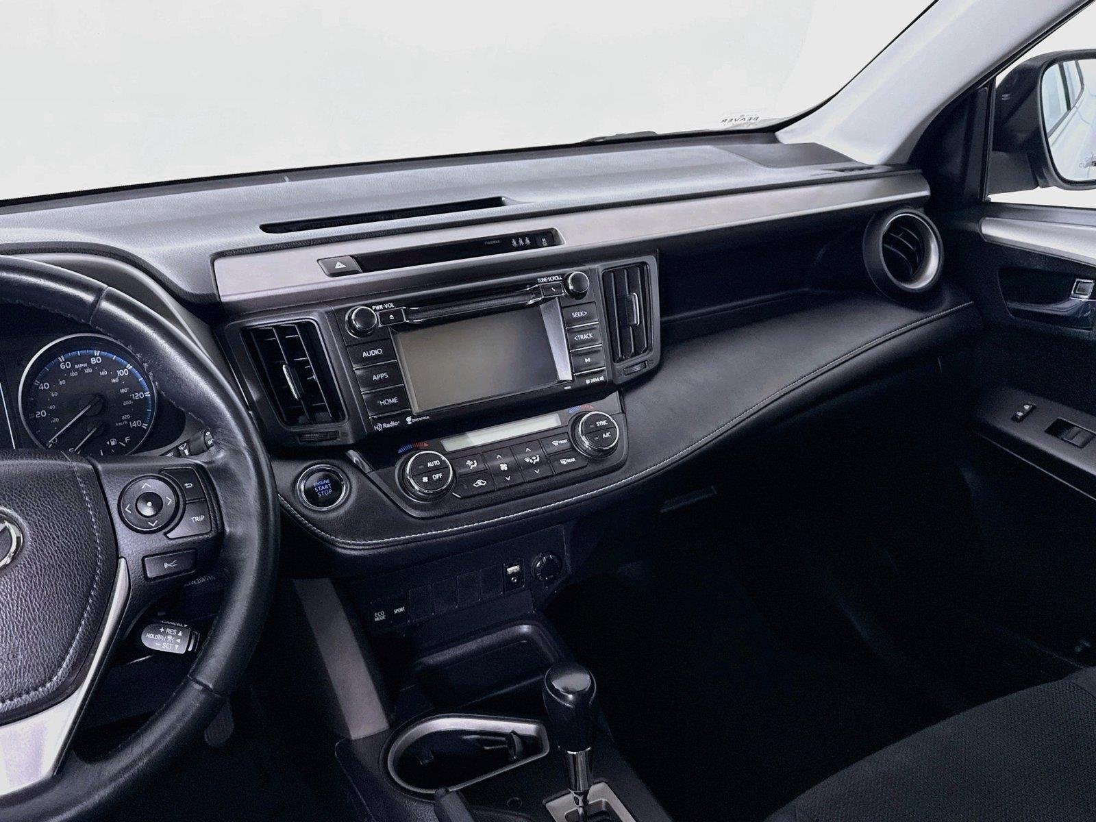 Used 2018 Super White Toyota XLE image 32
