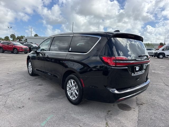 2026 Chrysler Pacifica Select - Photo 9