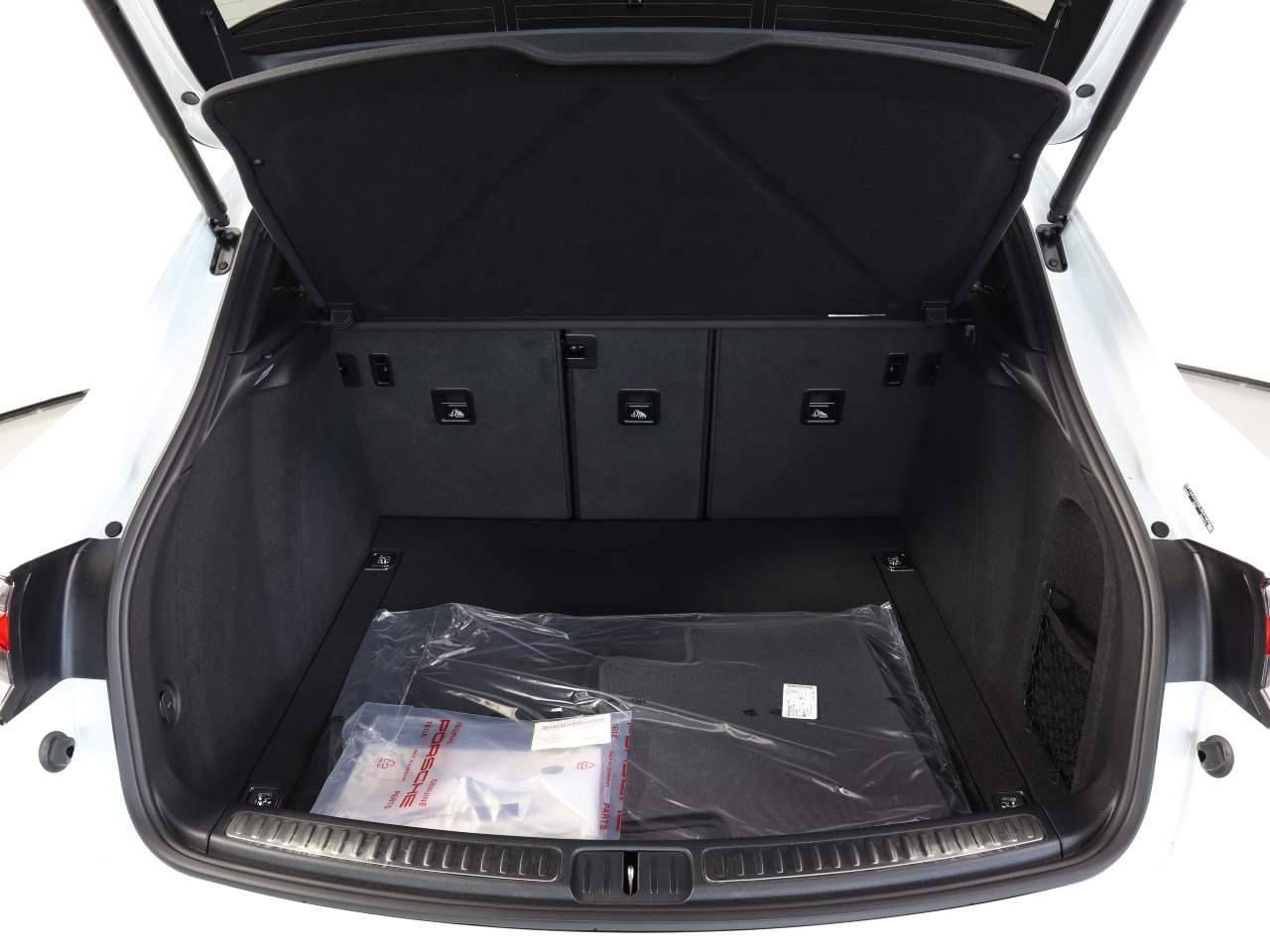 2025 Porsche Macan - Photo 23