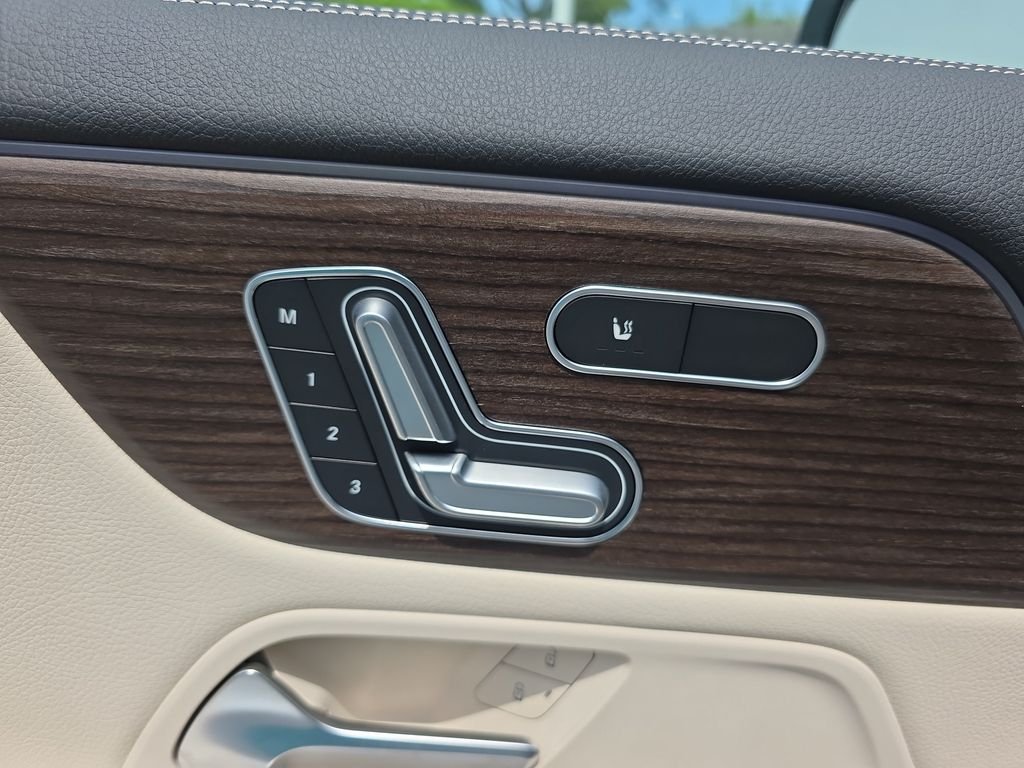 New 2026 Polar White Mercedes-Benz GLA 250 image 11