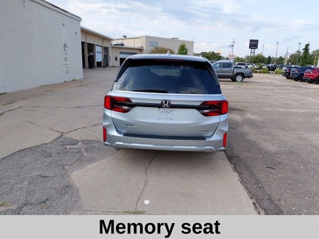 New 2026 Solar Silver Metallic Honda Touring image 6