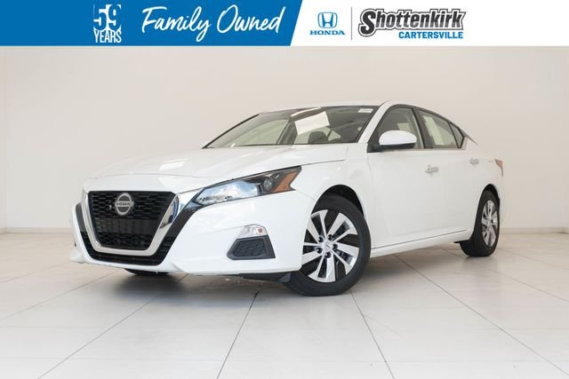 Used 2022 White Nissan 2.5 S image 1