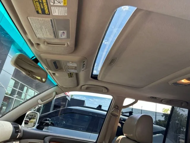 Used 2007 White Lexus 470 image 18