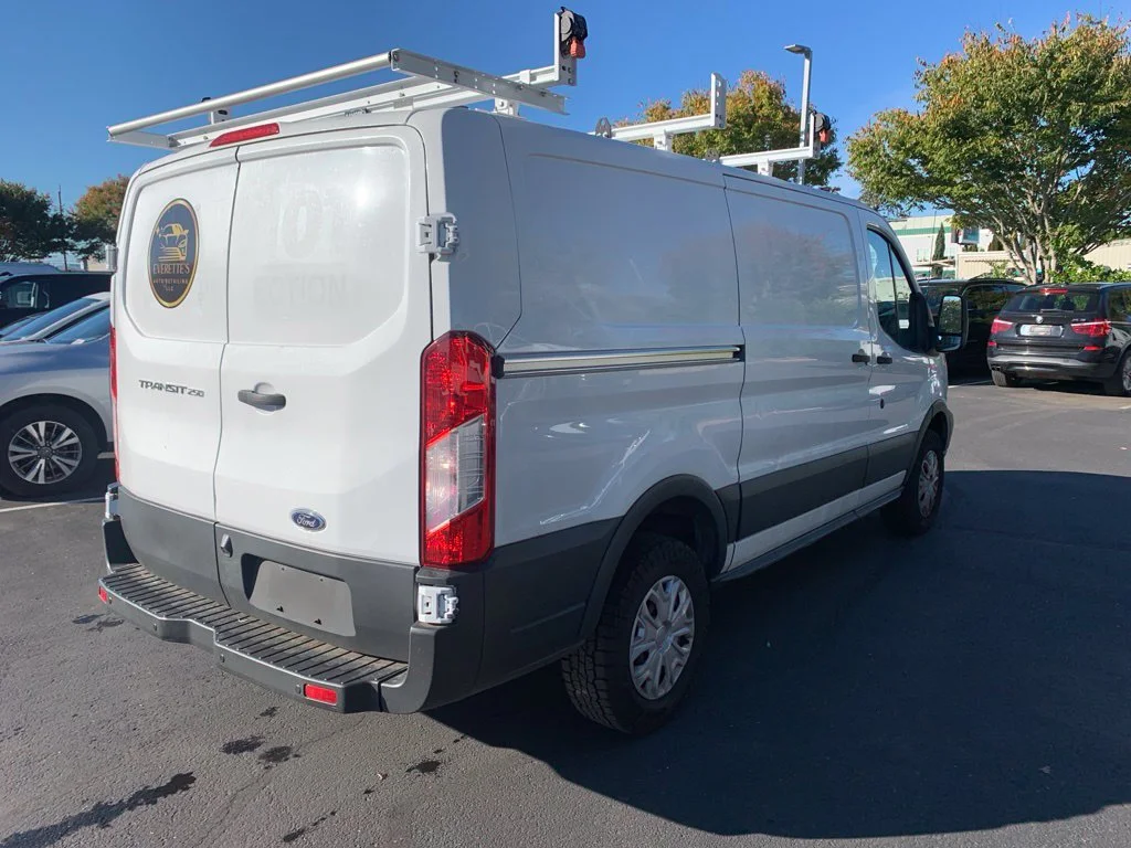 Used 2016 Oxford White Ford Base image 3