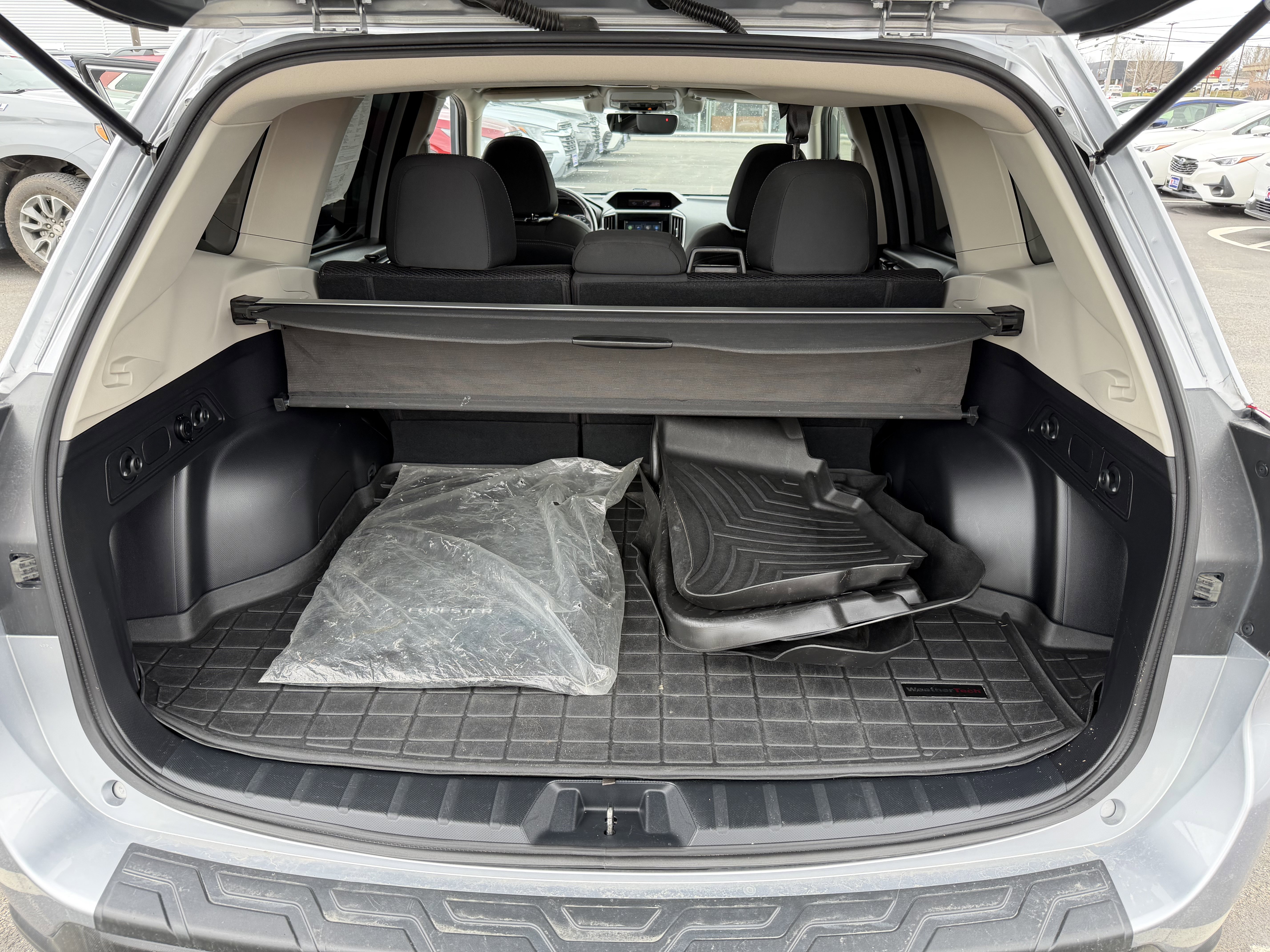 Used 2021 Ice Silver Metallic Subaru Premium image 20