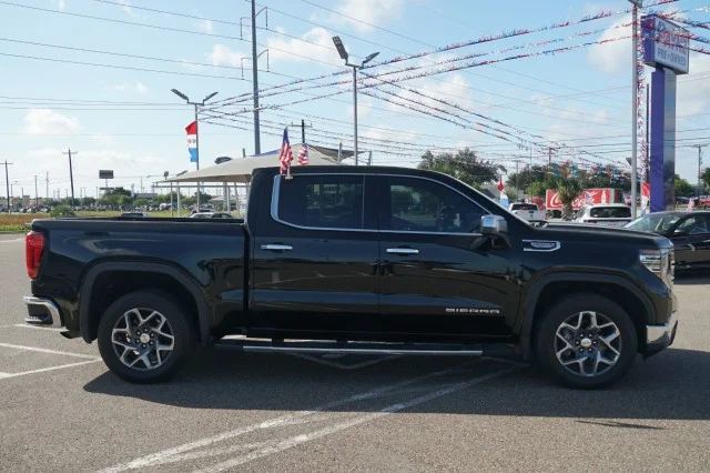 Used 2023 Onyx Black GMC SLT image 4