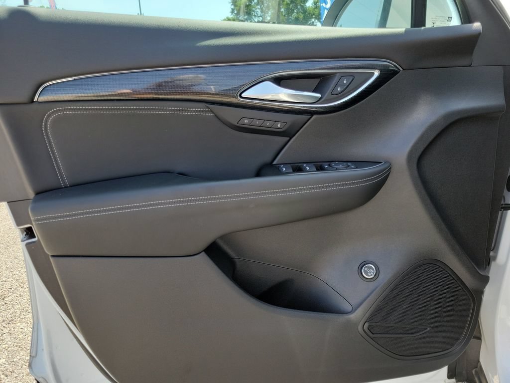 Used 2023 Summit White Buick Essence image 15