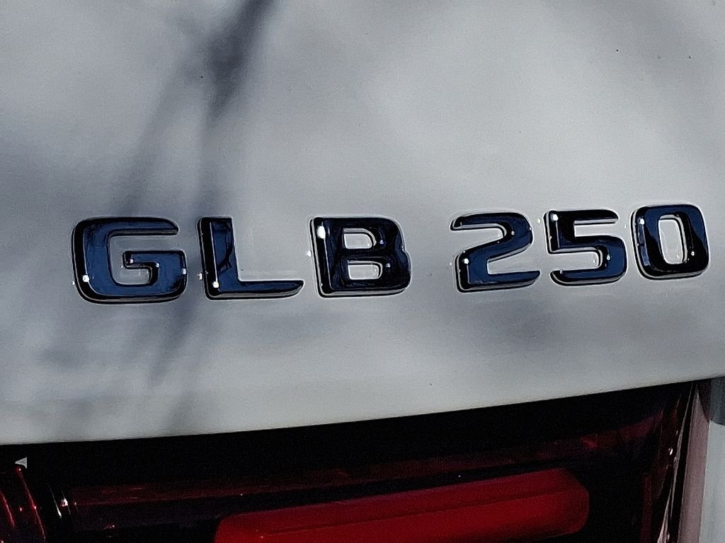 New 2026 Polar White Mercedes-Benz GLB 250 image 6