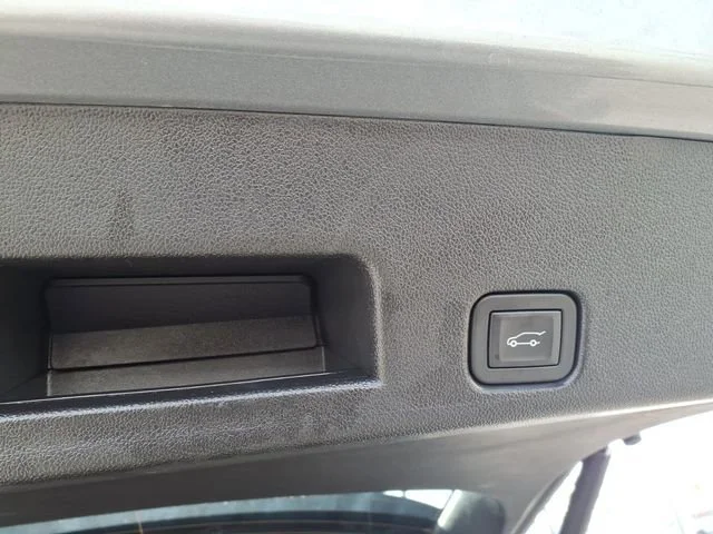 Used 2025 Sterling Metallic GMC Elevation image 7