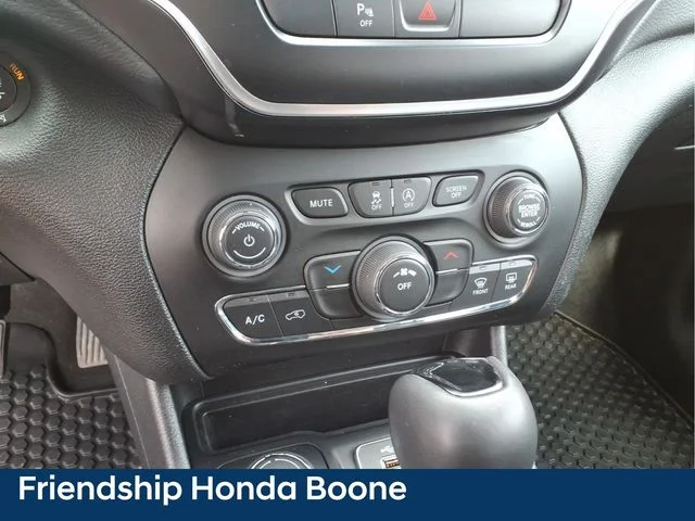 Used 2020 Red Jeep Latitude Plus image 25