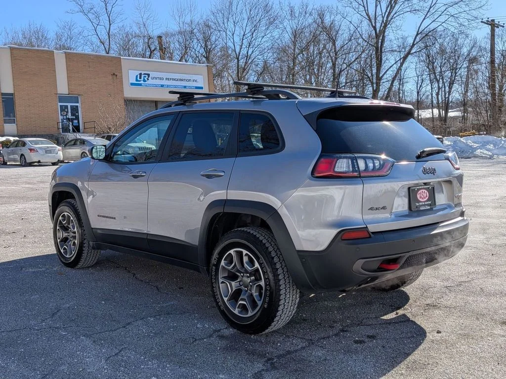 Used 2021 Silver Jeep Trailhawk image 7