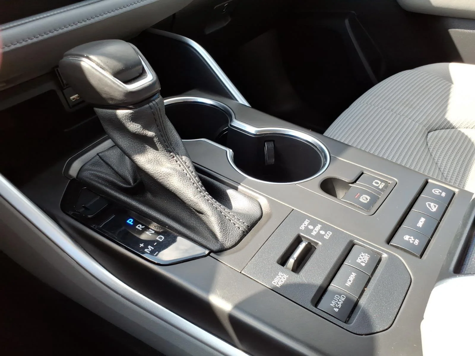 Used 2021 Magnetic Gray Metallic Toyota LE image 18