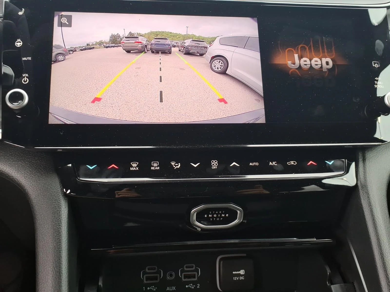New 2026 Diamond Black Crystal Pearlcoat Jeep Altitude image 10