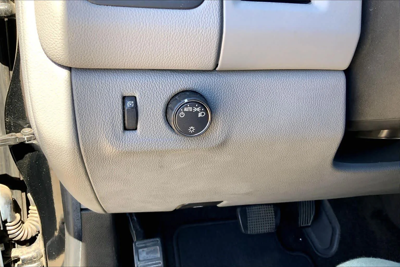 Used 2018 ONYX BLACK GMC 2WD image 32