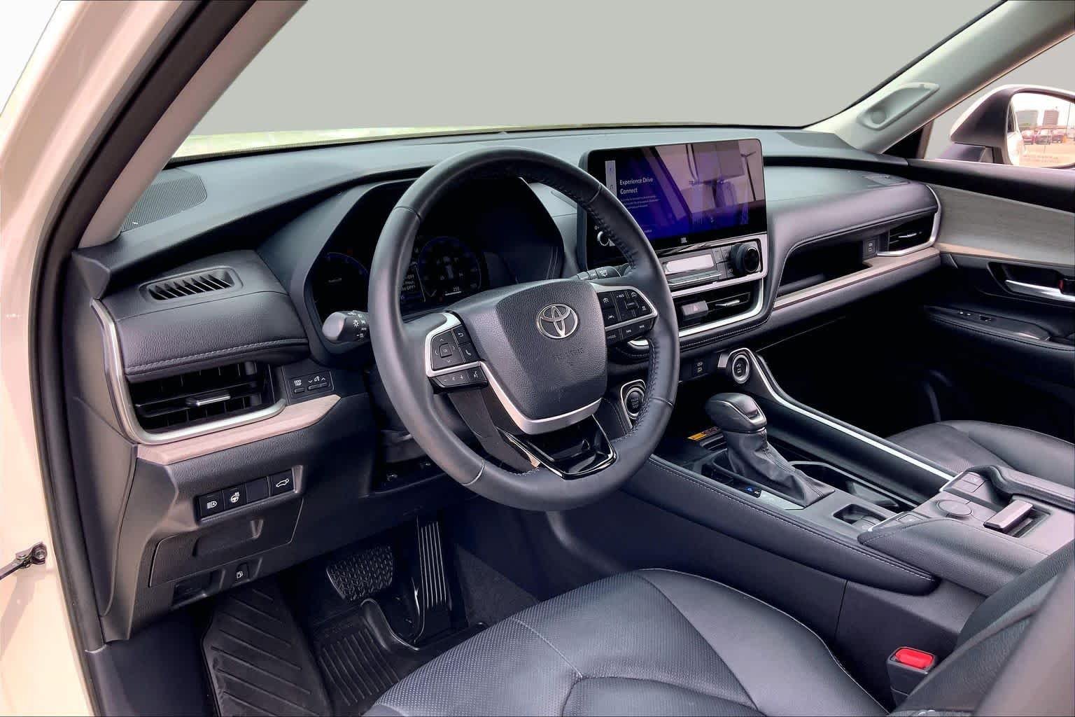 Used 2024 Coastal Cream Toyota Limited image 17
