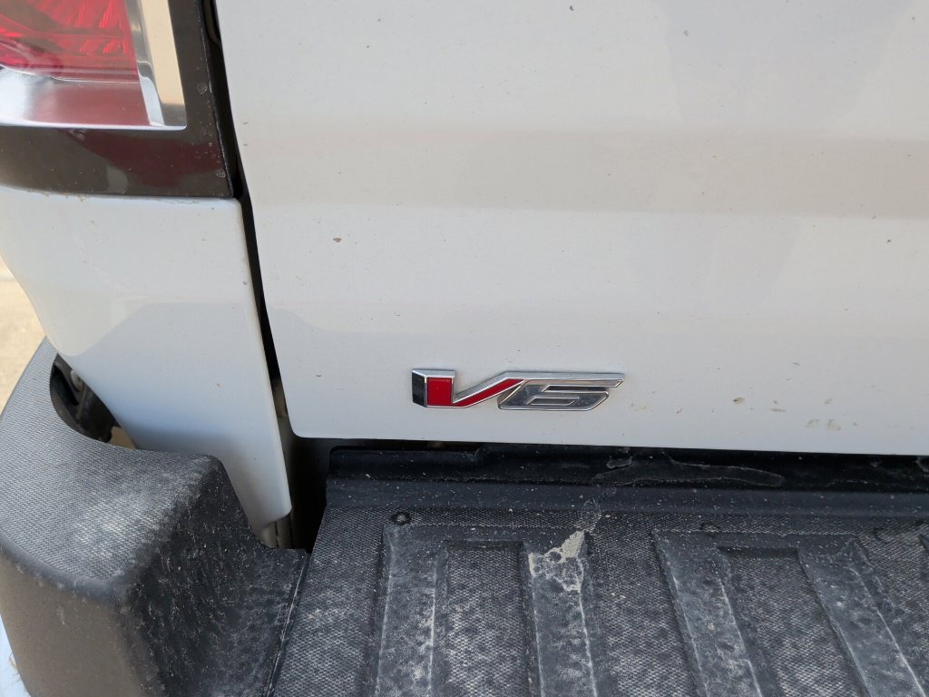 Used 2022 White GMC Elevation image 9