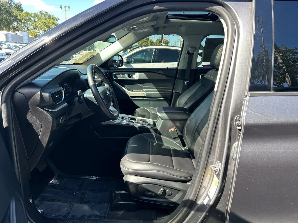 Certified Used 2024 Gray Metallic Ford XLT image 17