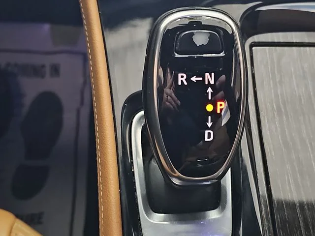 Used 2019 Black Buick Essence image 17