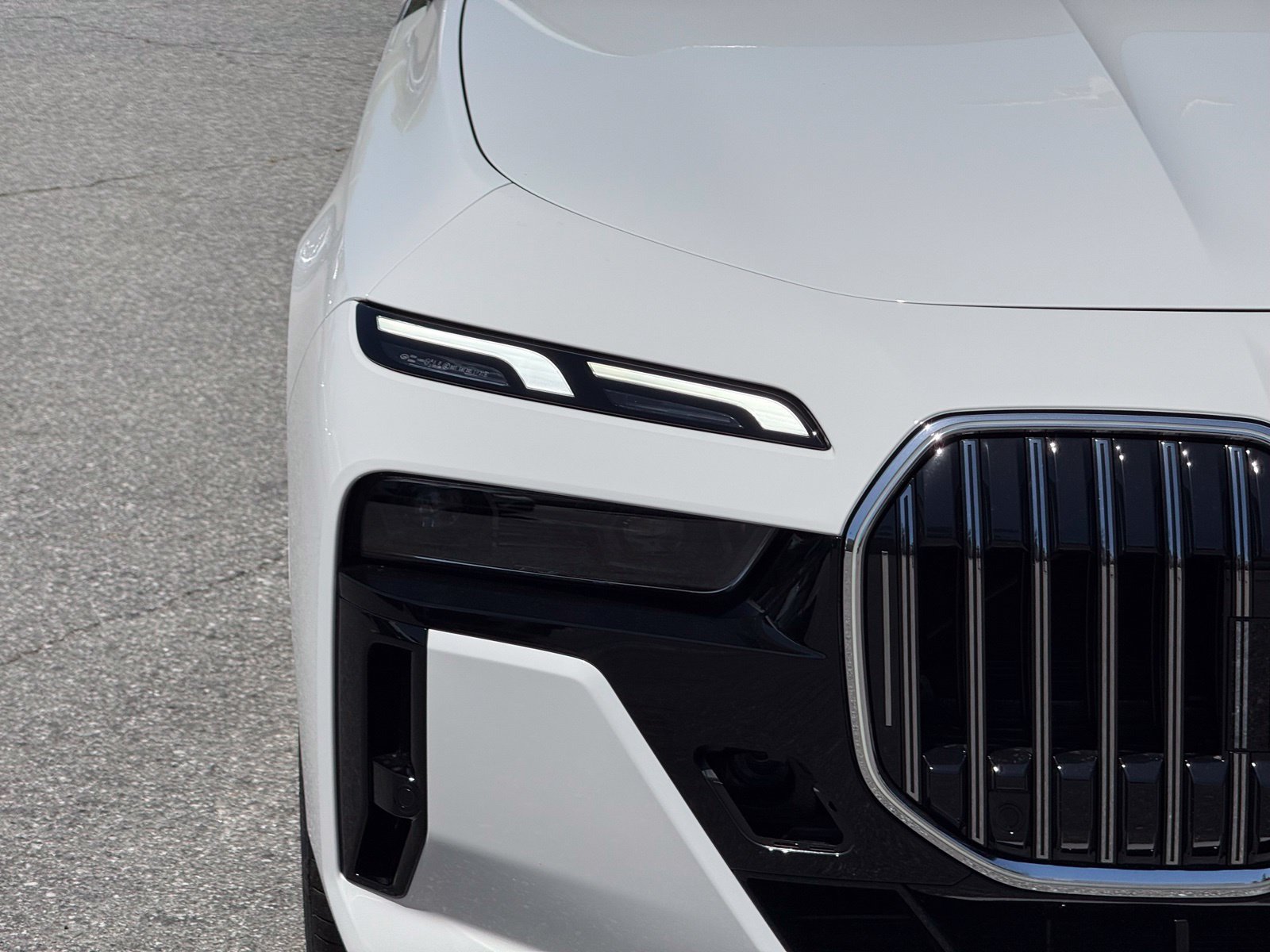 2026 BMW 7 Series 750e - Photo 13