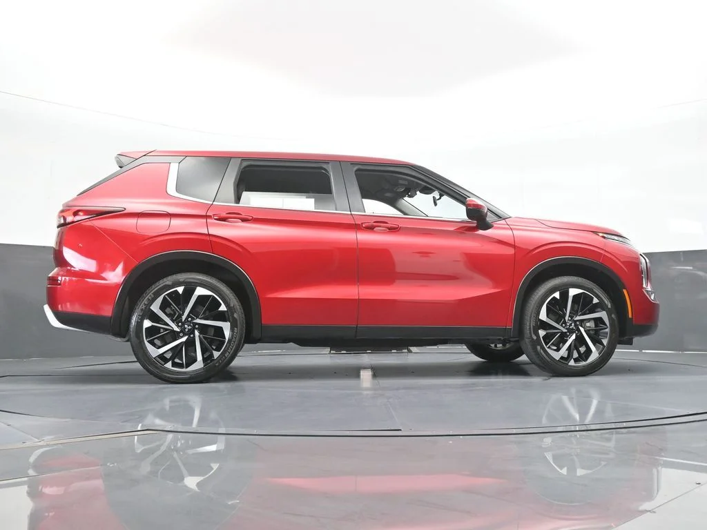 Used 2024 Red Mitsubishi SE Black Edition image 56