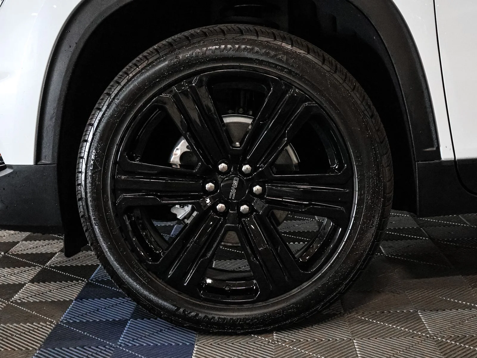 New 2026 White GMC Elevation image 19