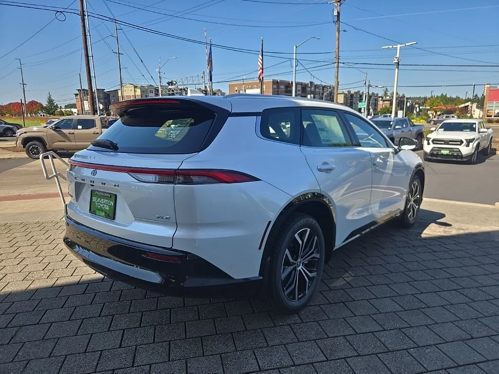 New 2026 Oxygen White Toyota XLE image 5