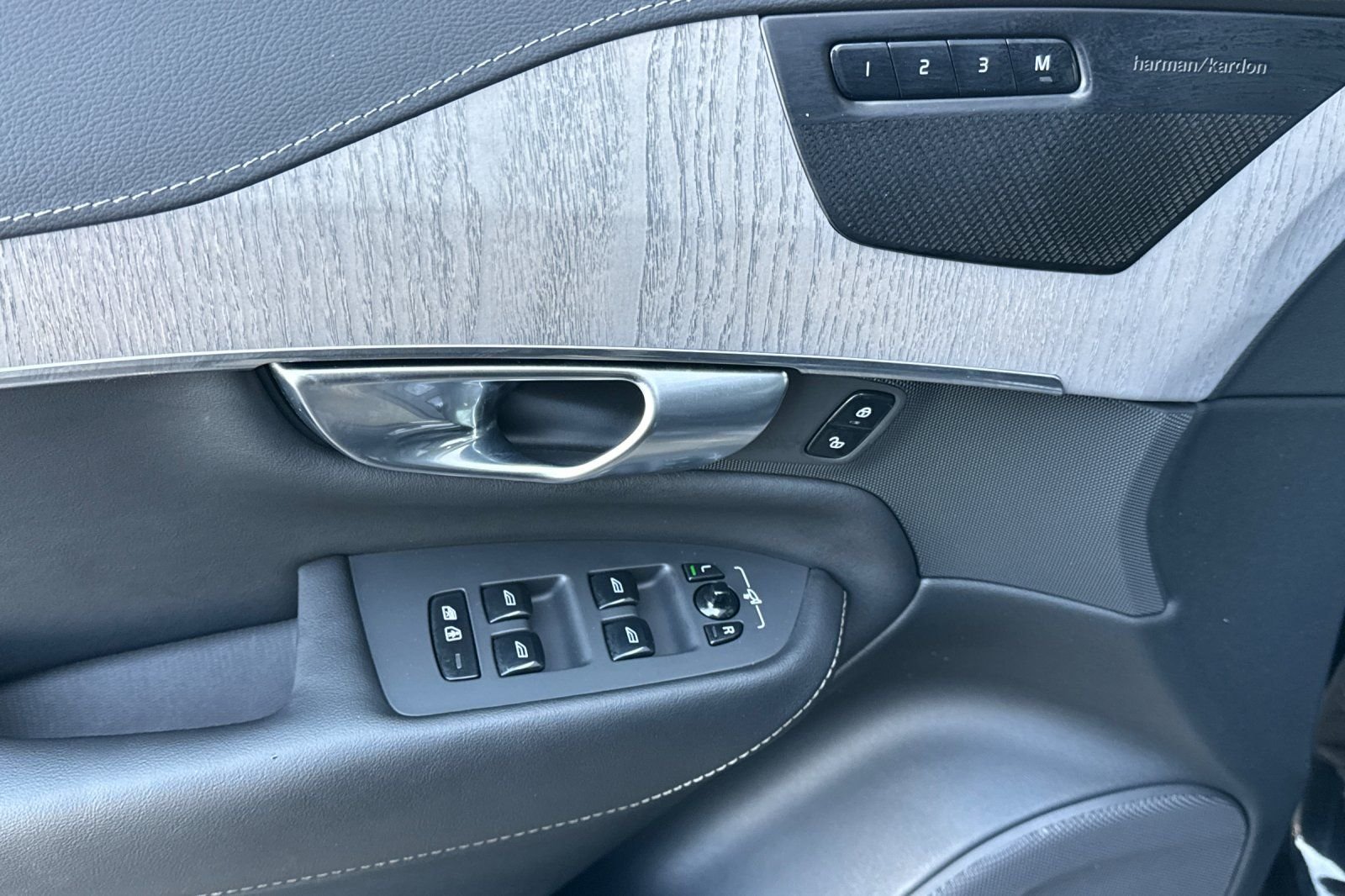 Used 2025 Black Volvo T8 Ultra image 10