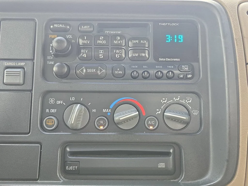 Used 1996  GMC SL image 14