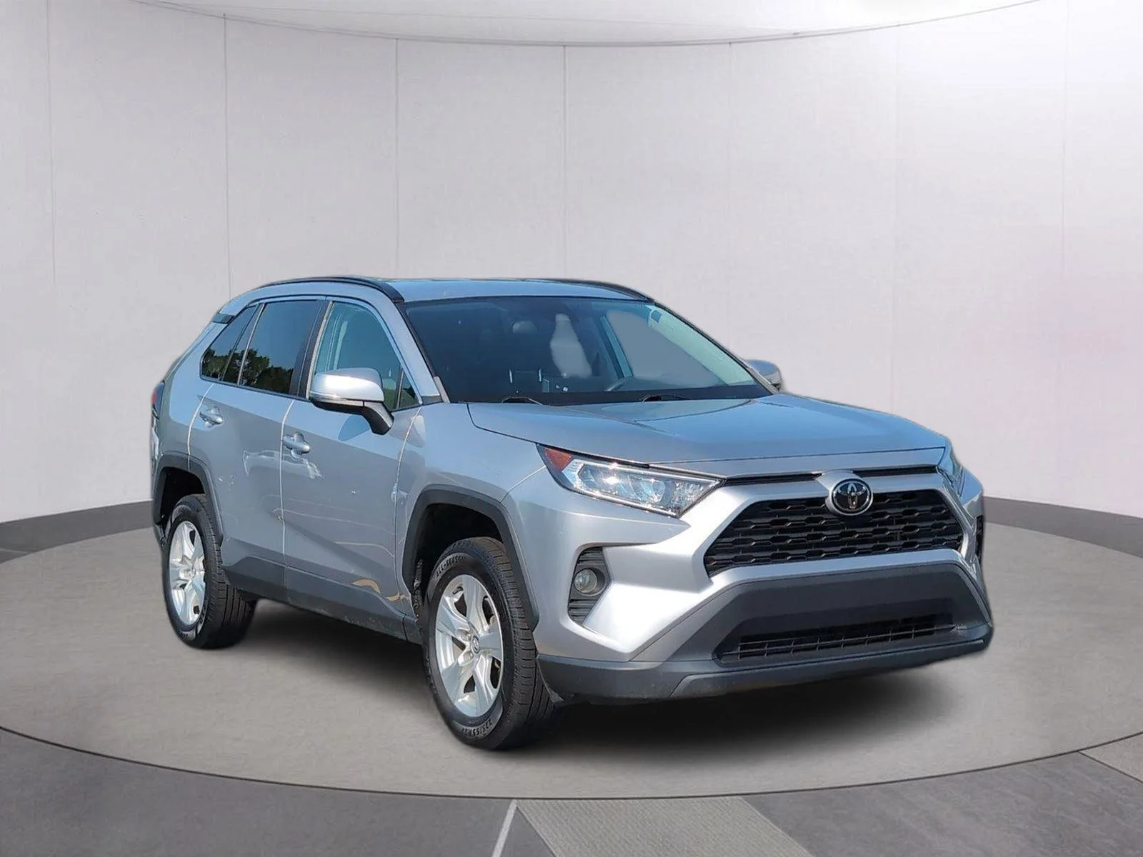 Used 2020 Silver Sky Metallic Toyota XLE image 9