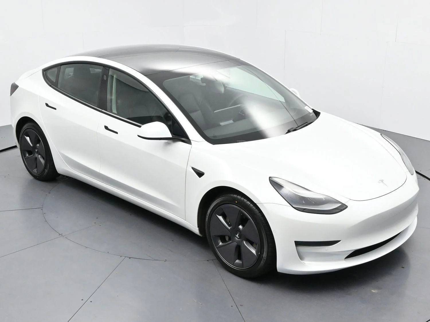 Used 2021 Pearl White Multi-Coat Tesla Standard Range Plus image 37