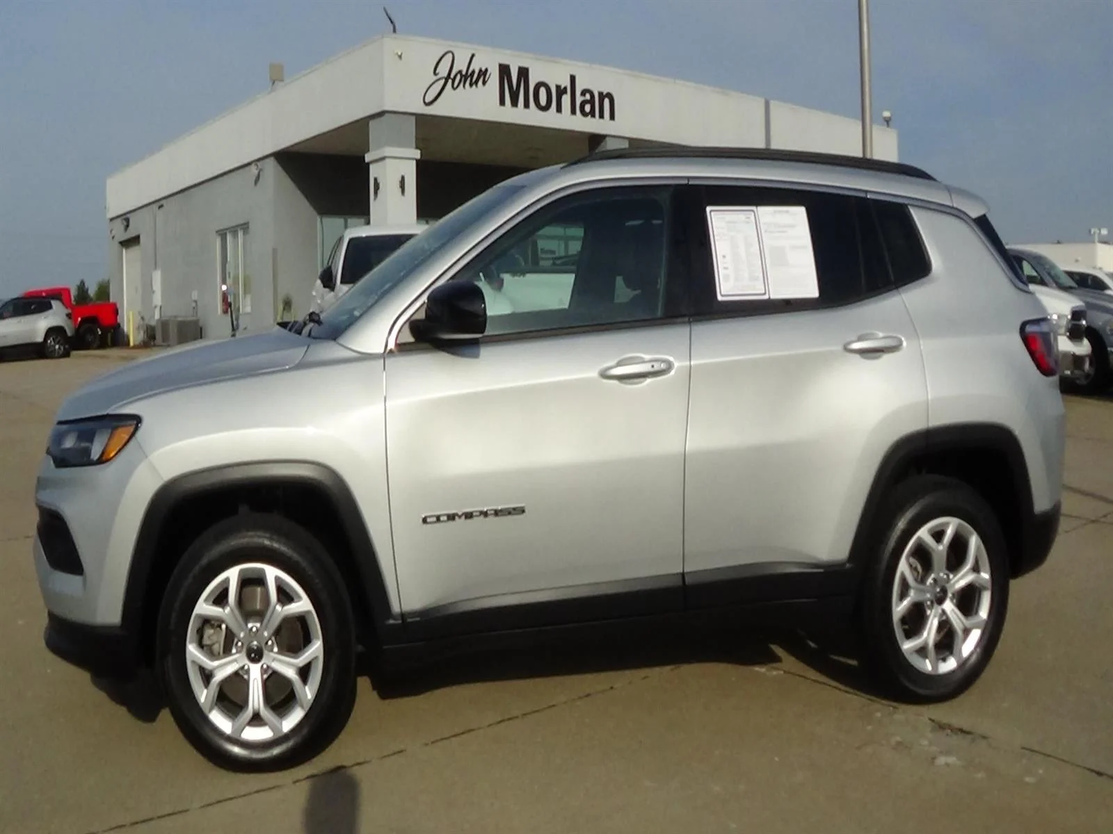 Certified Used 2025 Silver Zynith Clear Coat (pse) Jeep Latitude image 1