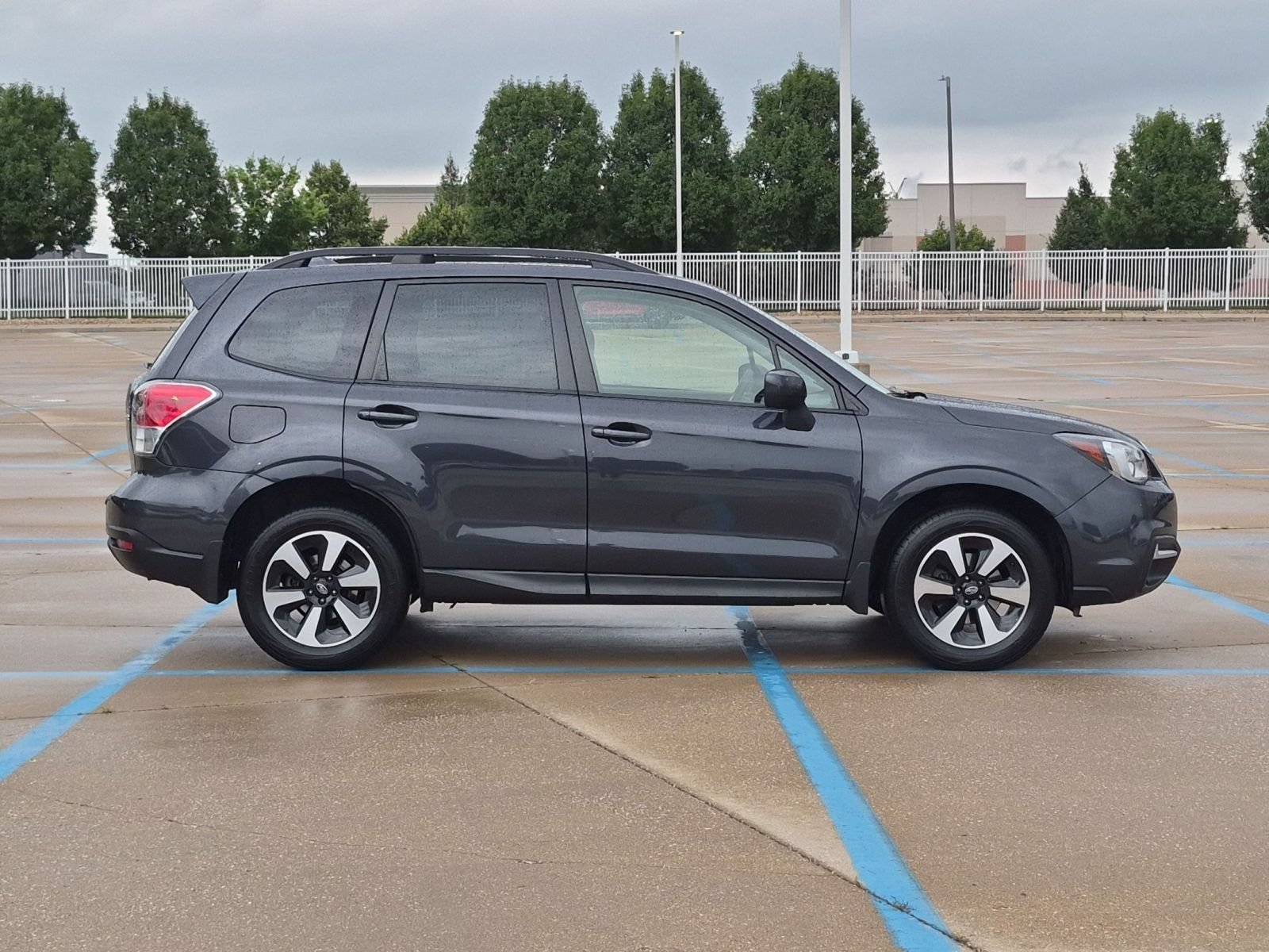 Used 2018 Dark Gray Metallic Subaru 2.5i Premium AWD image 5