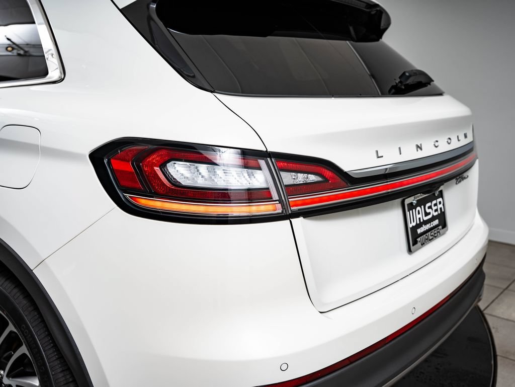 Used 2020 Pristine White Lincoln Reserve image 9