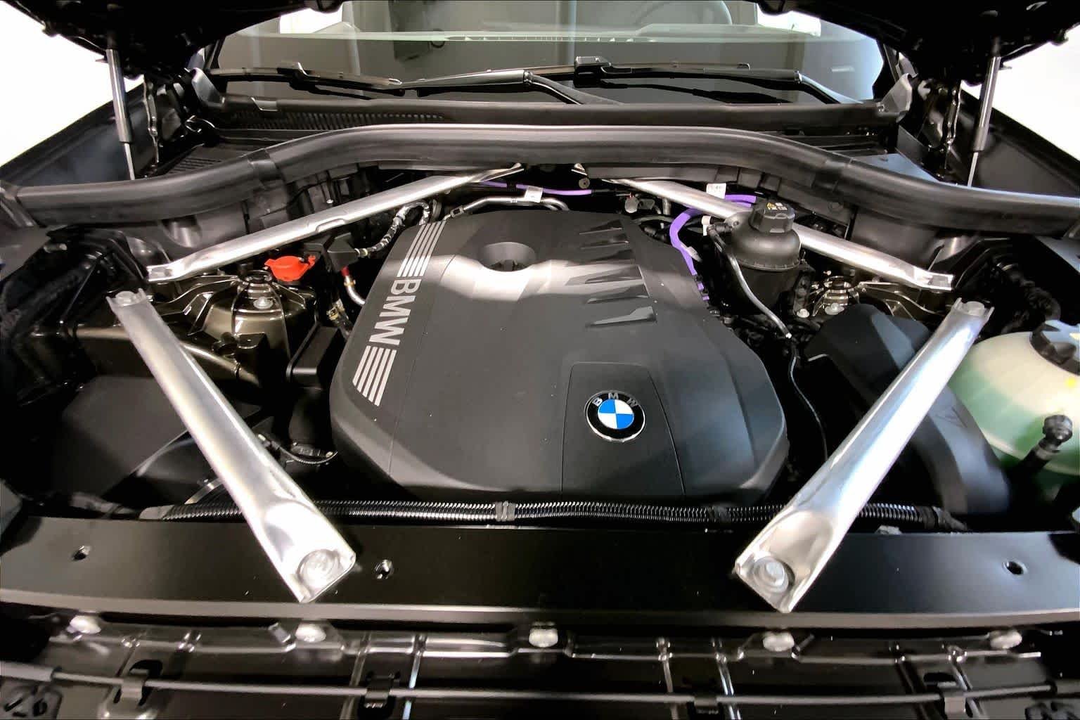 New 2026 Manhattan Green Metallic BMW xDrive40i image 16