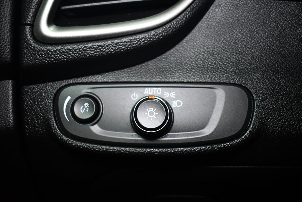 Used 2019 Silver Ice Metallic Chevrolet LT image 21