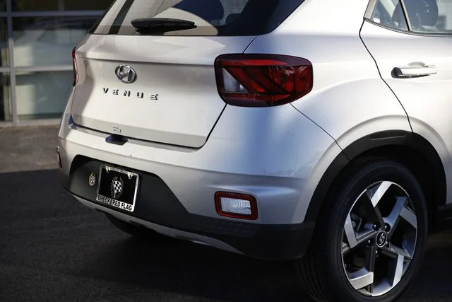 Used 2025 Shimmering Silver Hyundai SEL image 7