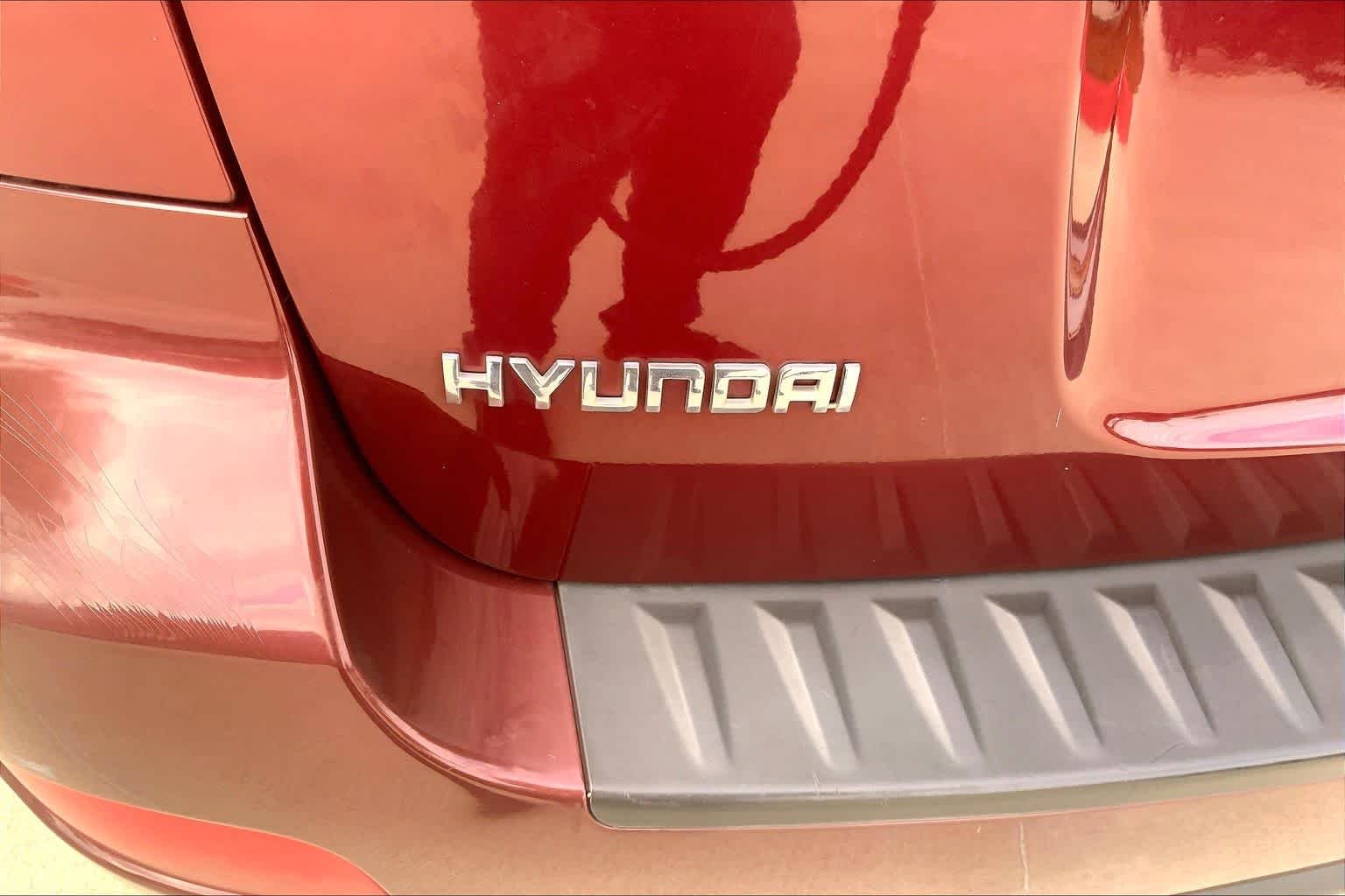 Used 2009 Dark Cherry Red Hyundai GLS image 31