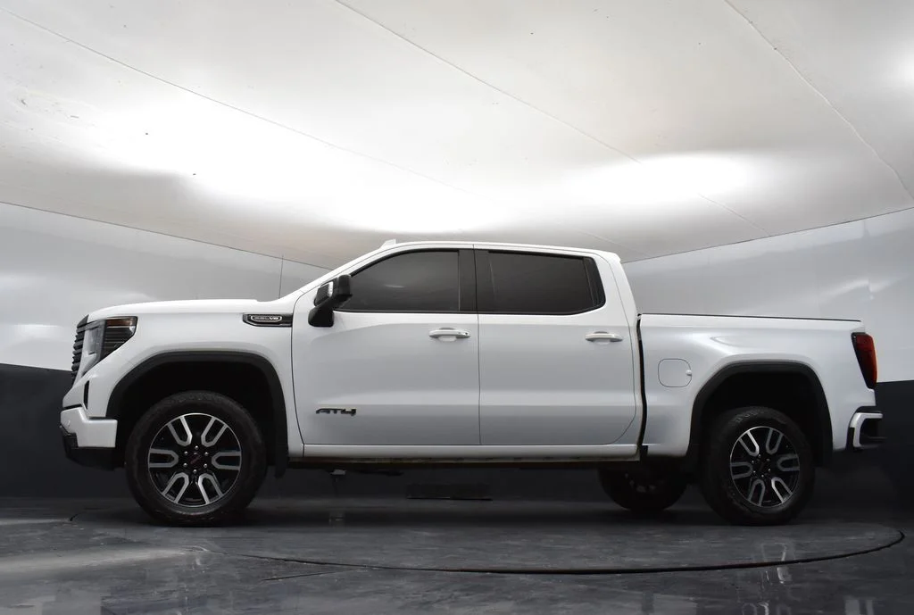 Used 2025 White GMC AT4 image 34