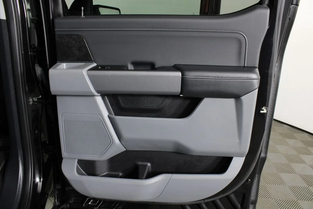 Used 2022 Black Metallic Ford XLT image 9