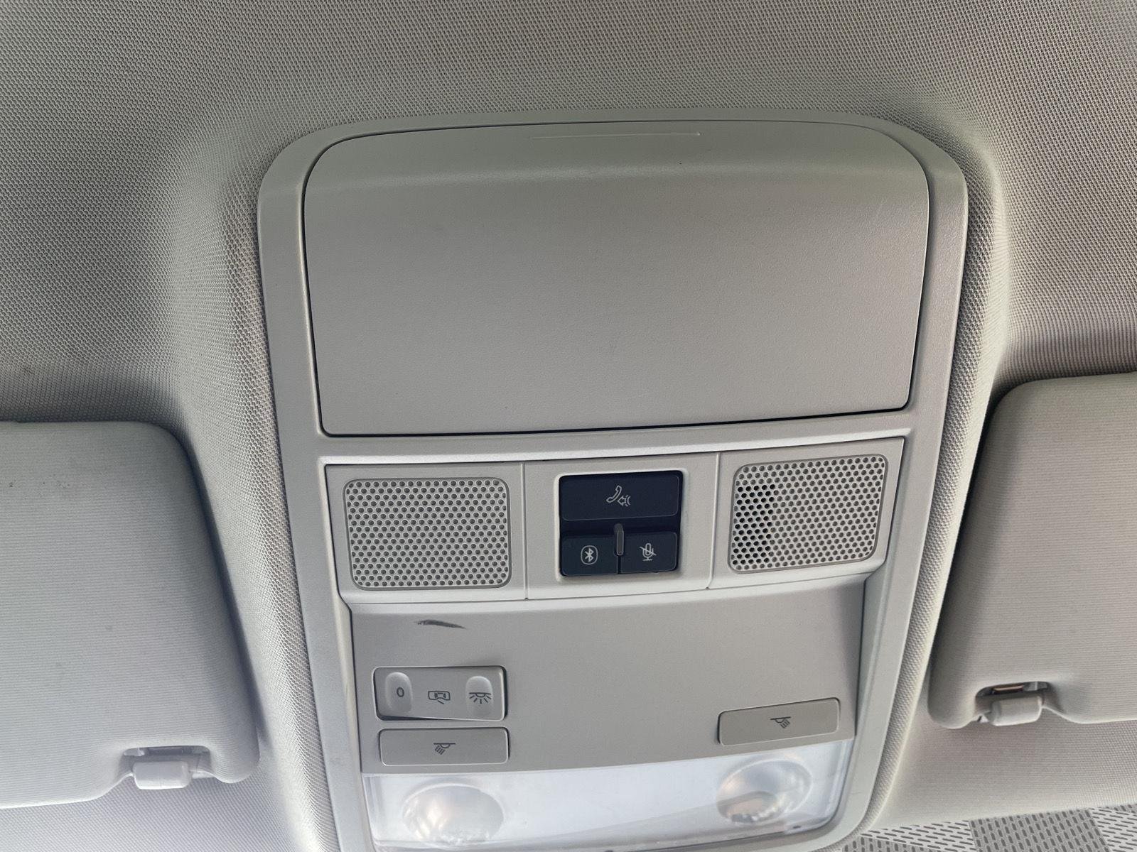 Used 2014 Platinum Gray Metallic Volkswagen SE image 7