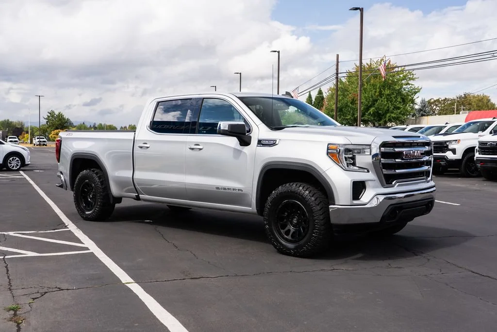 Used 2020 Quicksilver Metallic GMC SLE image 5