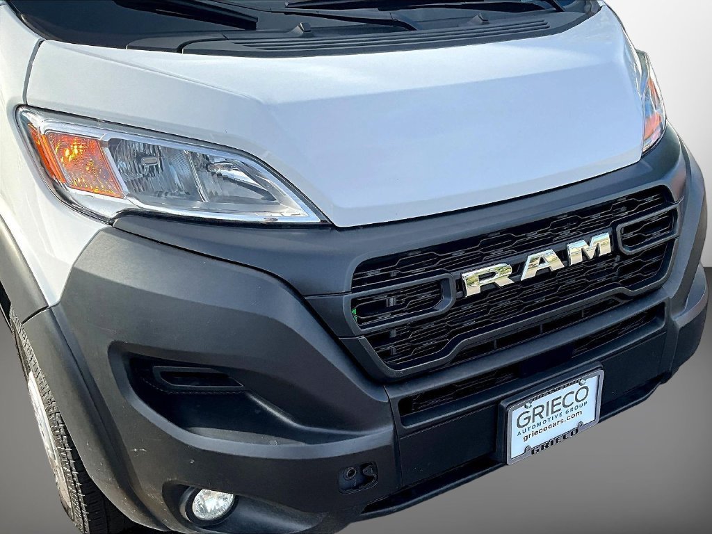 Used 2025 White Ram Base image 31
