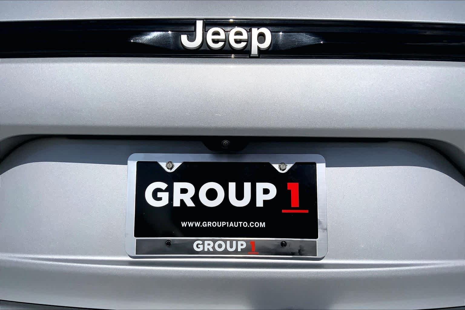 Used 2025 Silver Zynith Jeep Laredo image 10