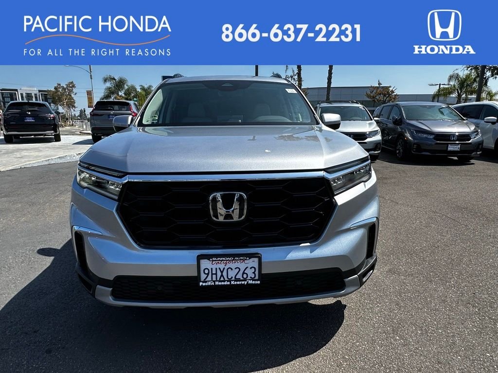Used 2023  Honda Touring image 3