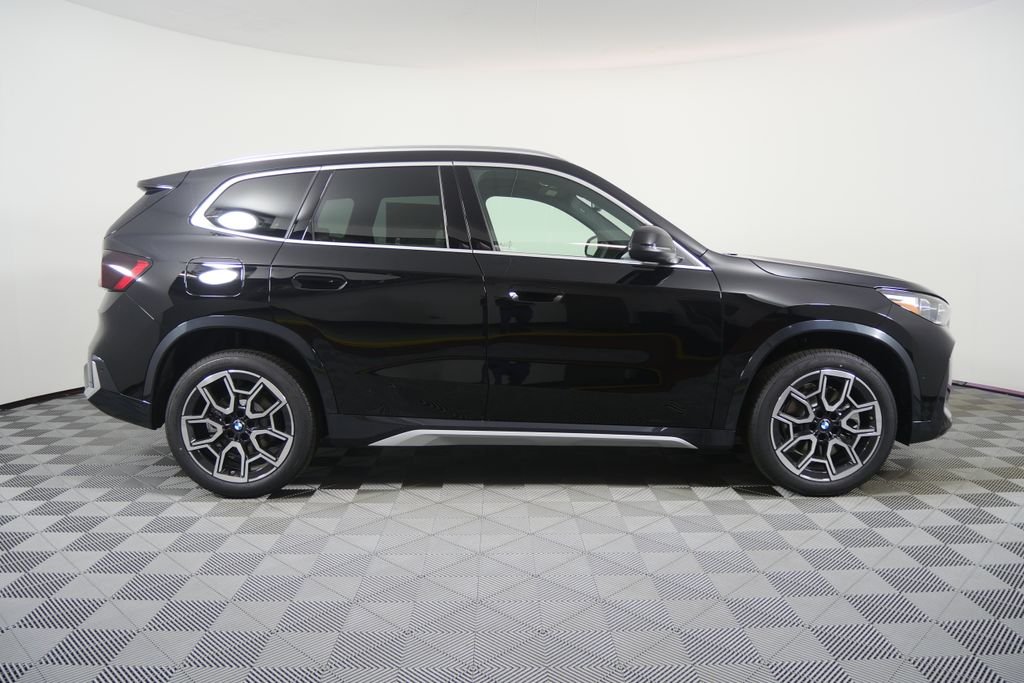 New 2027 Jet Black BMW xDrive28i image 3