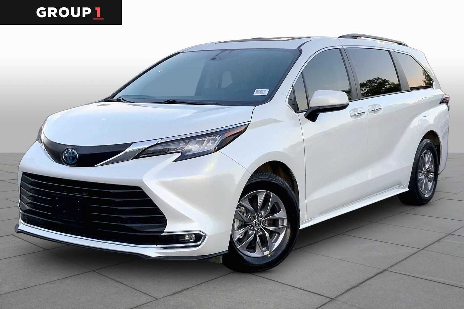 2022 Toyota Sienna XLE 7-Passenger Hybrid FWD's photo