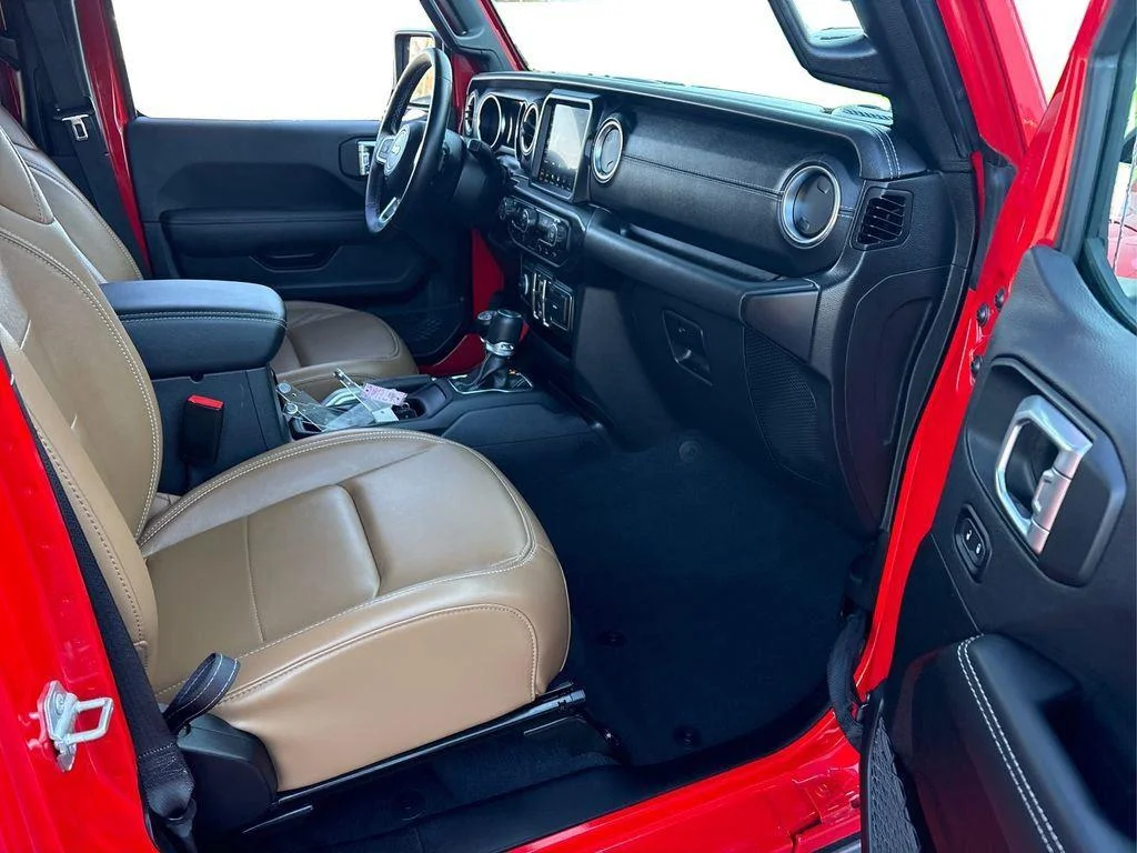 Used 2022 Firecracker Red Clearcoat Jeep Unlimited Sahara image 18