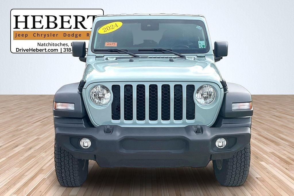Used 2024  Jeep Sport S image 3