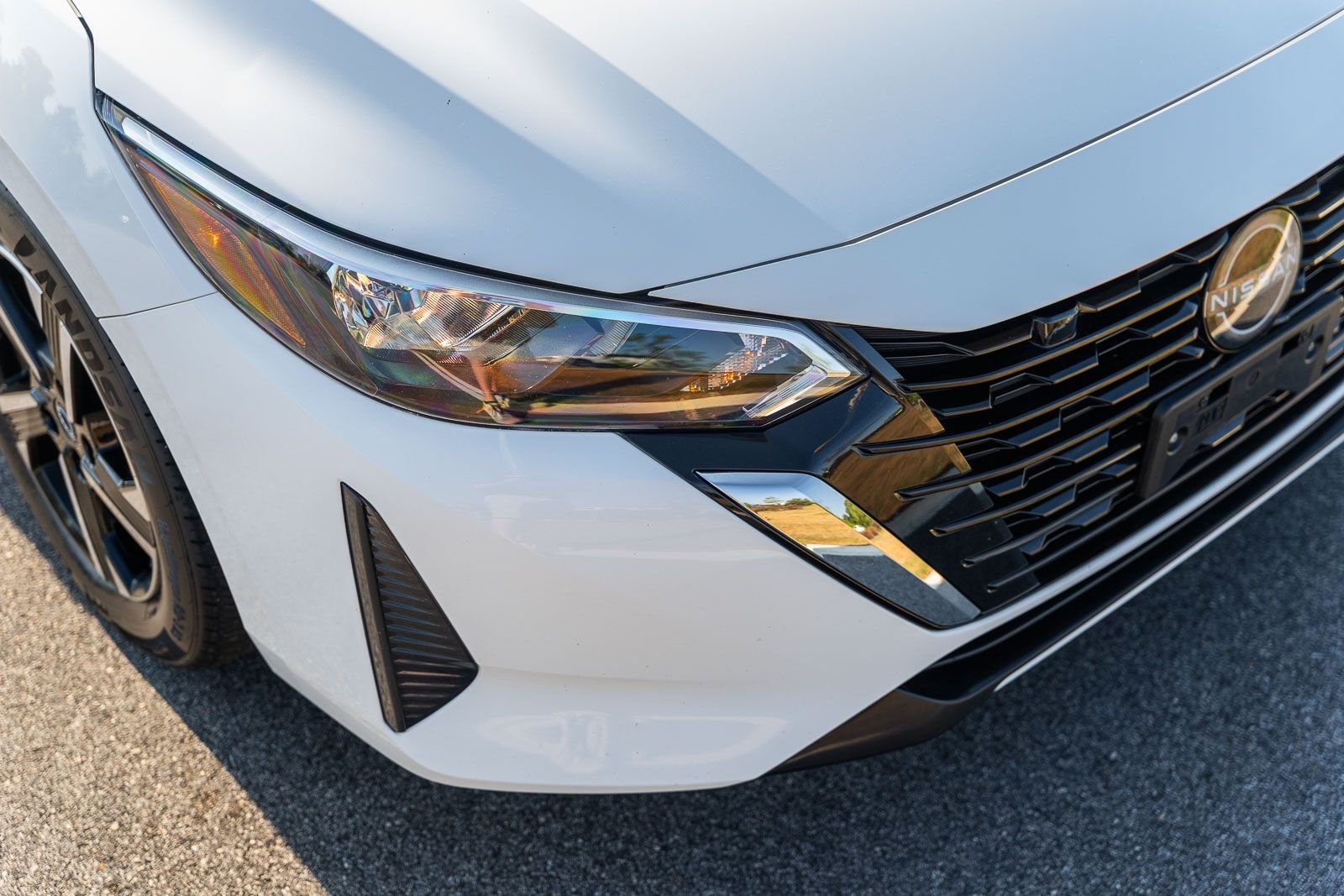 Used 2025 White Nissan SV image 10